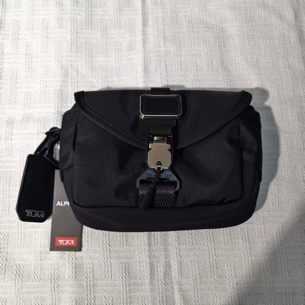 🌺 Tumi Bravo Series Flap Crossbody Bag